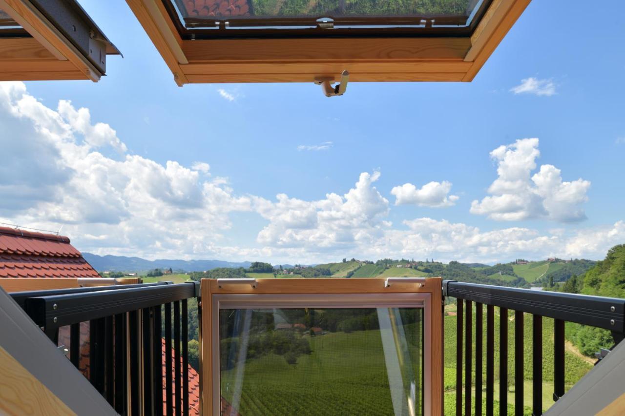 Farm Stay Jarc Vineyard Svečina エクステリア 写真