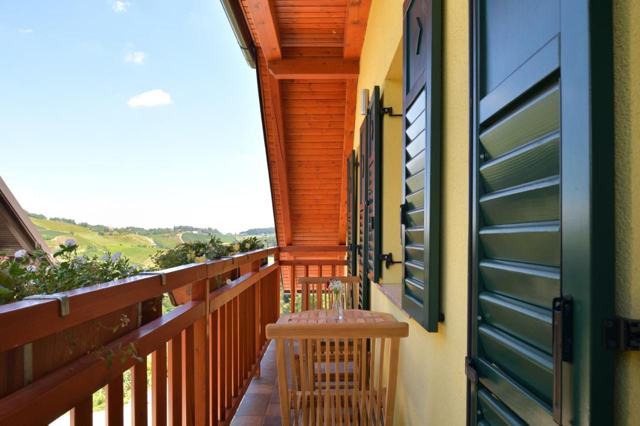 Farm Stay Jarc Vineyard Svečina エクステリア 写真